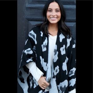 Beautiful animal print knit reversible shawl!!